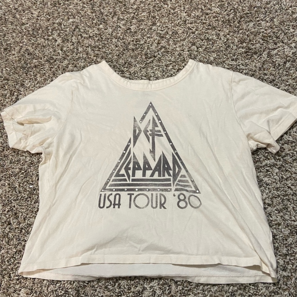 Women’s size large cropped Def Leppard shirt
